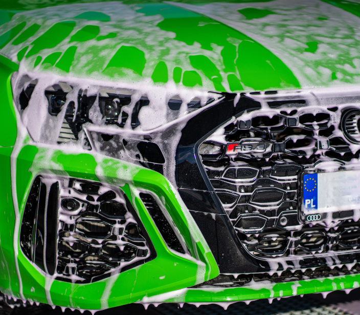 Zielone audi podczas mycia